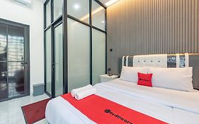 RedDoorz Syariah At Jl Pangeran Hidayatullah Cianjur